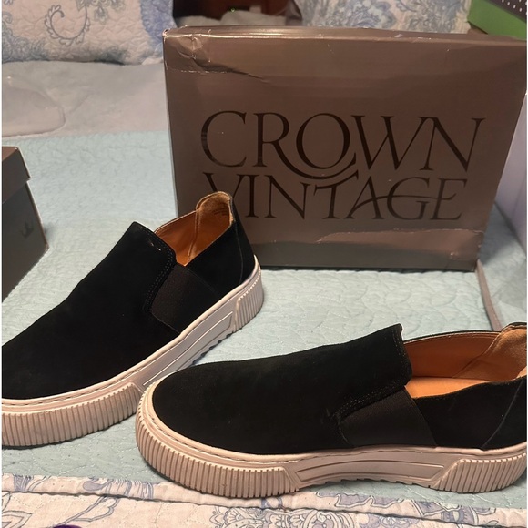 2 pairs Crown Vintage slip on sneakers. Black pair and grey pair. Size 9.5 - Picture 2 of 2